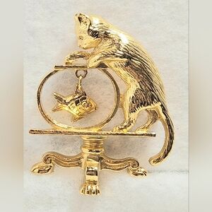Vintage Avon Cat and Dangling Fish in Fishbowl Gold Tone Brooch Pin